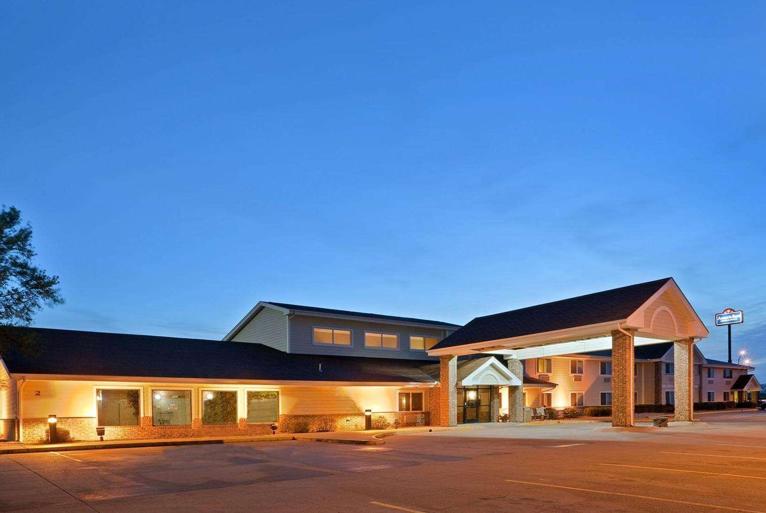 Americinn By Wyndham Stuart Bagian luar foto
