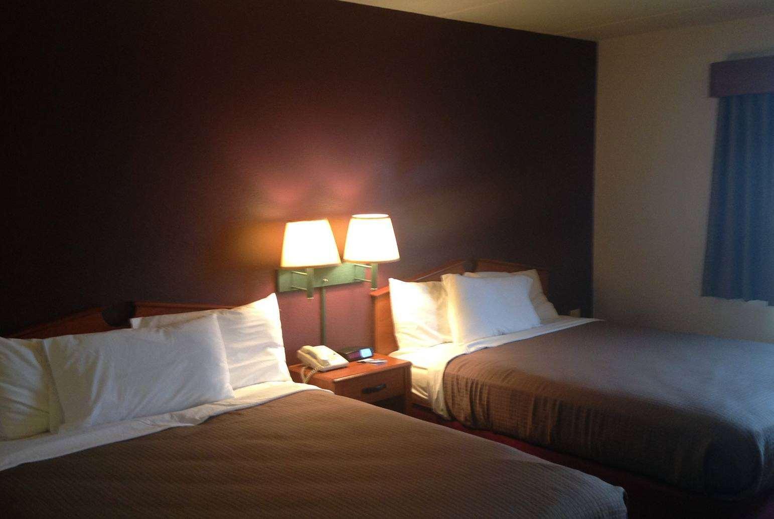 Americinn By Wyndham Stuart Bagian luar foto