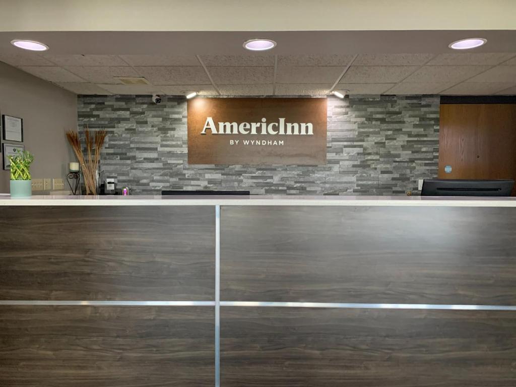 Americinn By Wyndham Stuart Bagian luar foto