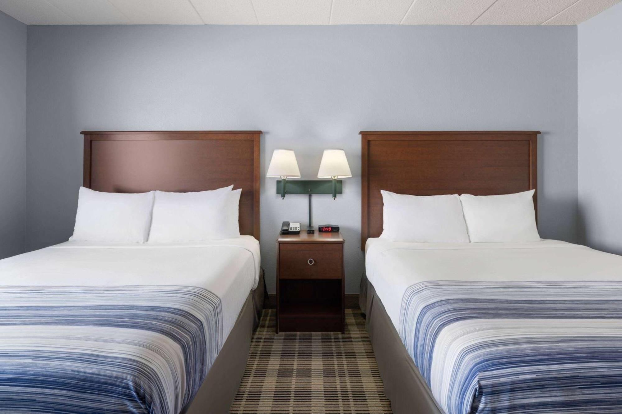 Americinn By Wyndham Stuart Bagian luar foto