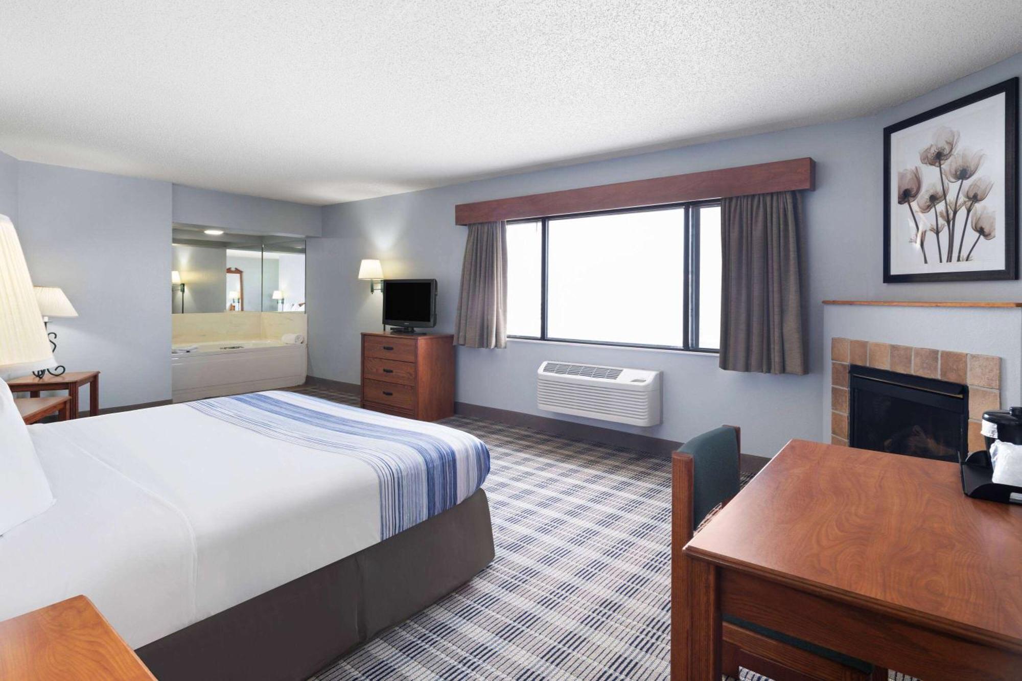 Americinn By Wyndham Stuart Bagian luar foto