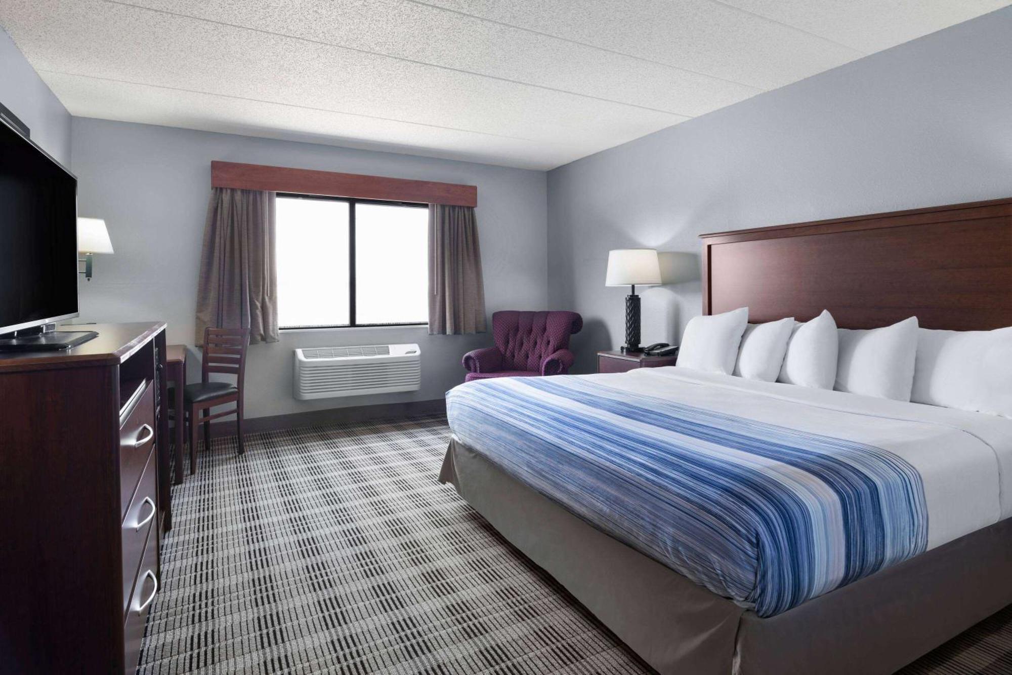 Americinn By Wyndham Stuart Bagian luar foto