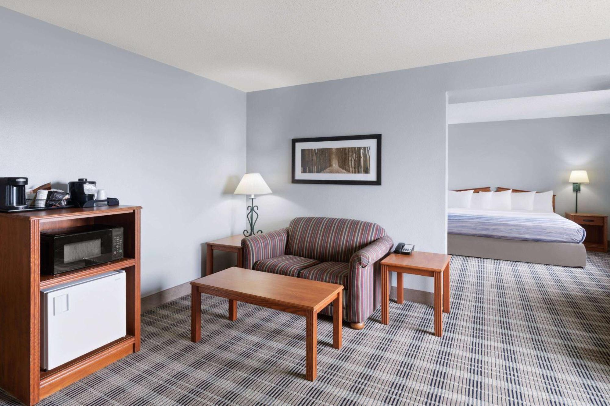 Americinn By Wyndham Stuart Bagian luar foto