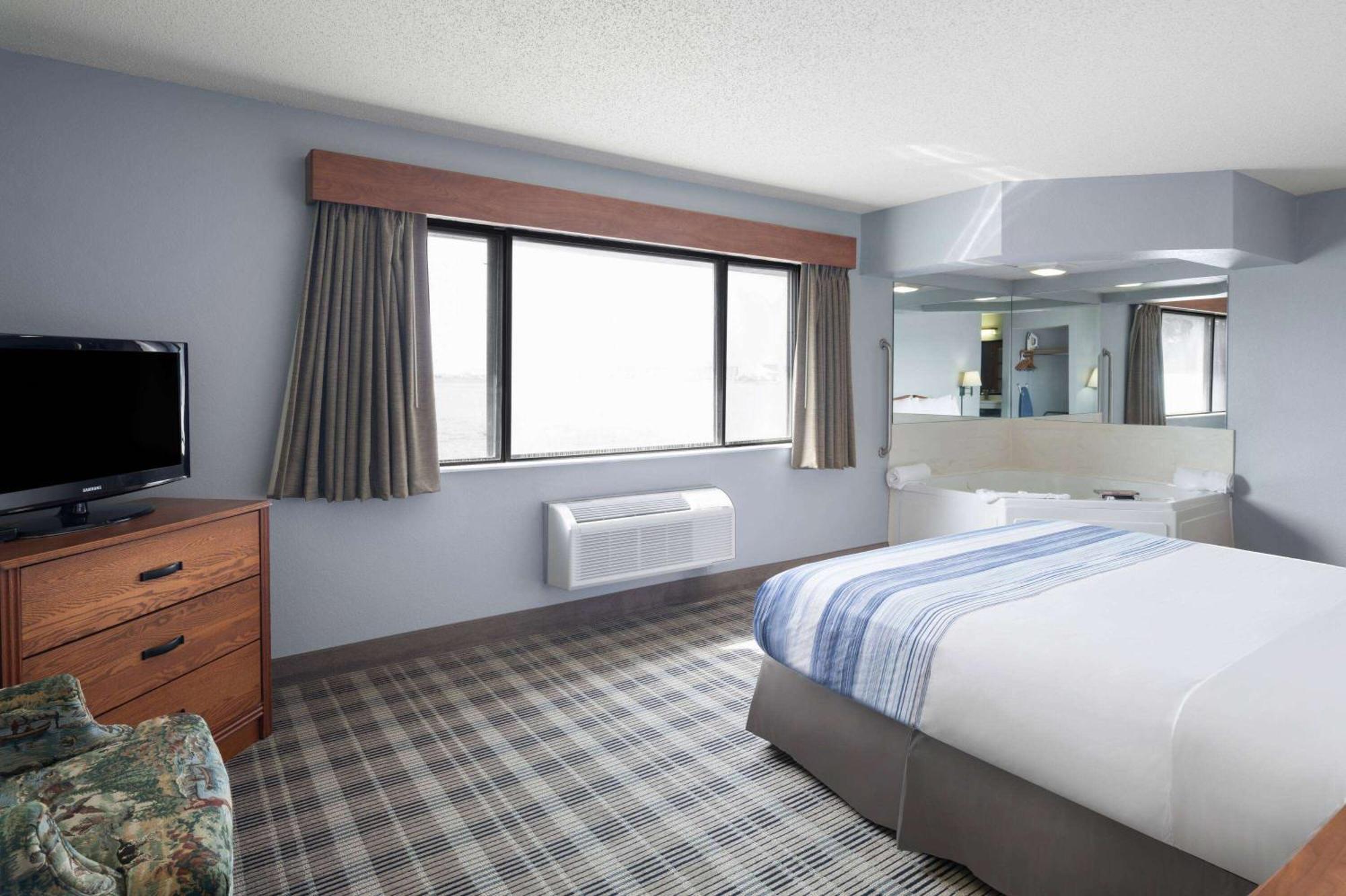 Americinn By Wyndham Stuart Bagian luar foto