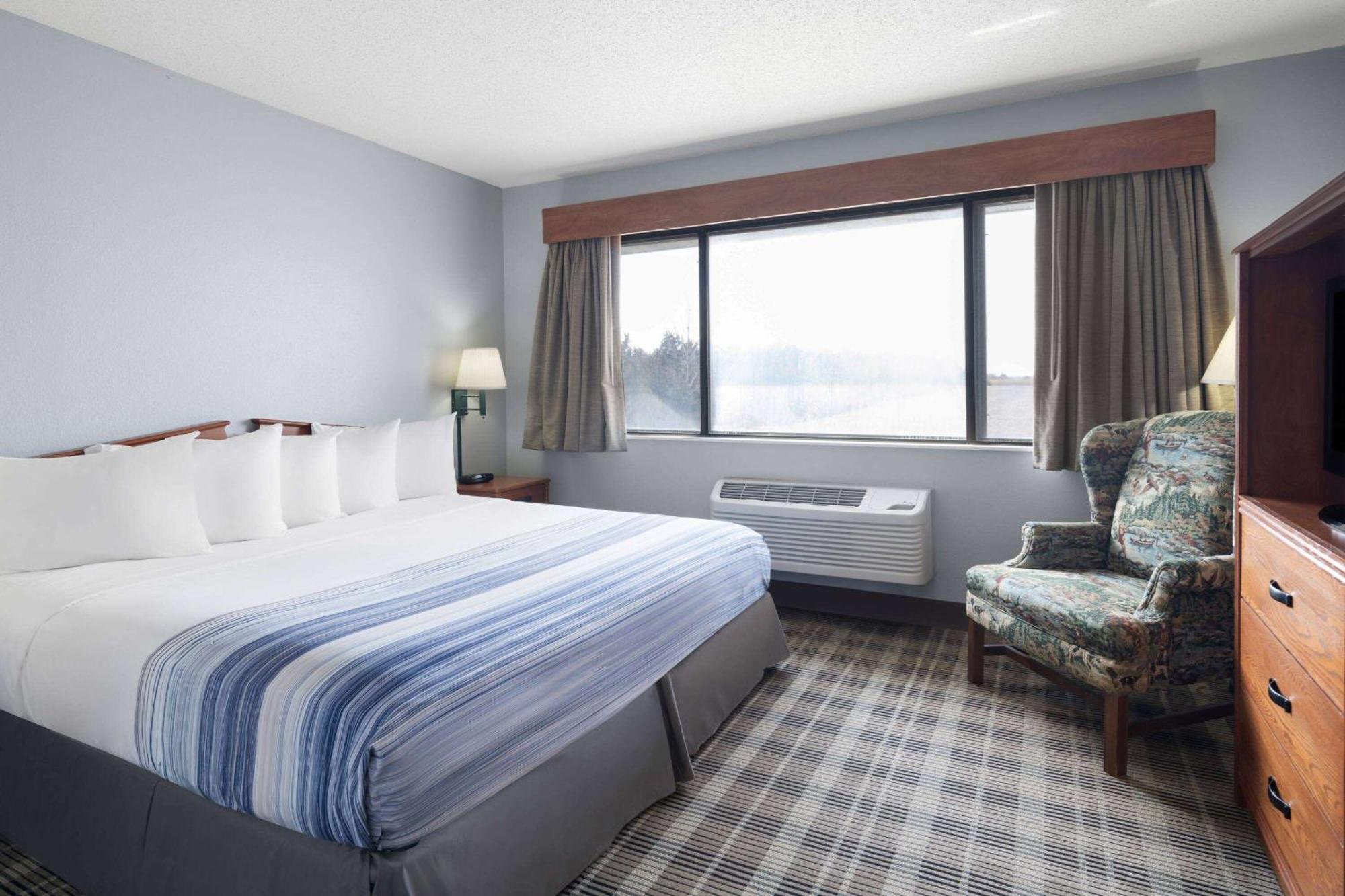 Americinn By Wyndham Stuart Bagian luar foto