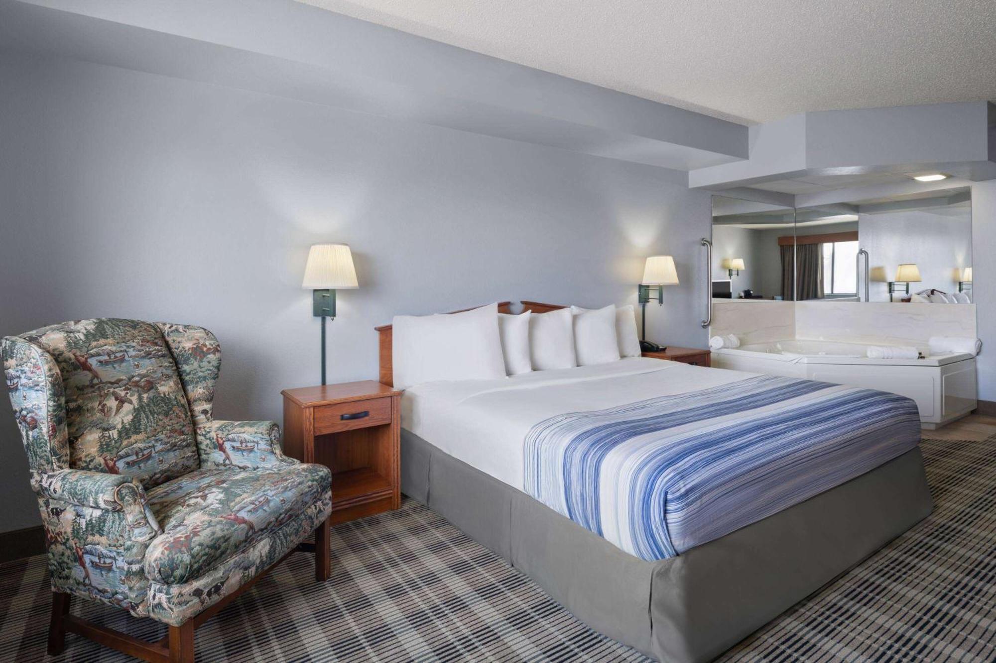 Americinn By Wyndham Stuart Bagian luar foto