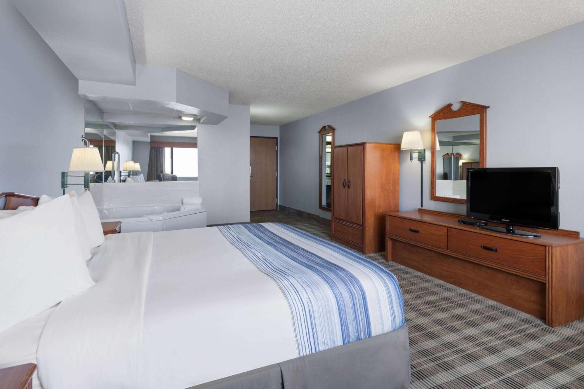 Americinn By Wyndham Stuart Bagian luar foto
