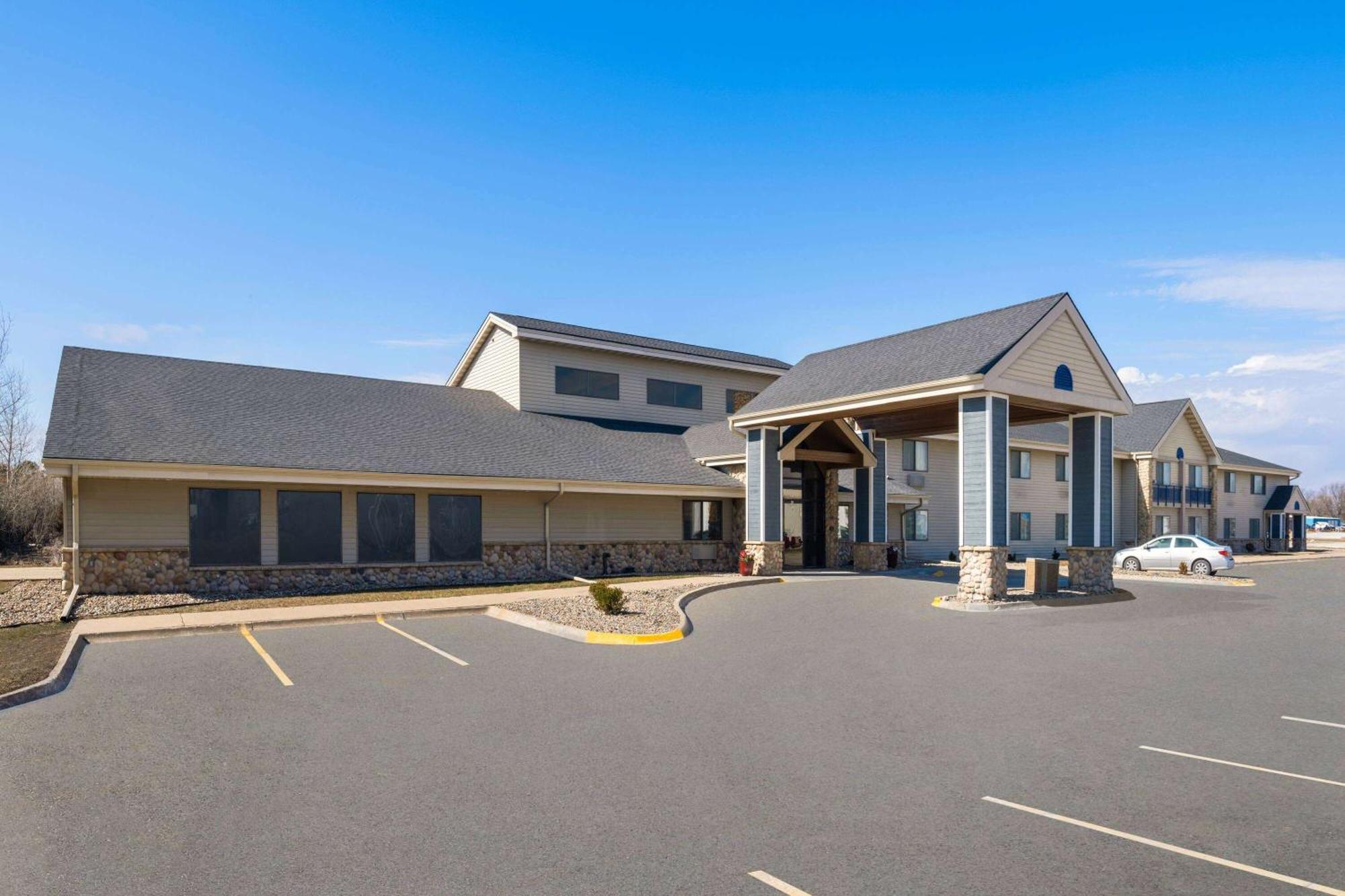 Americinn By Wyndham Stuart Bagian luar foto