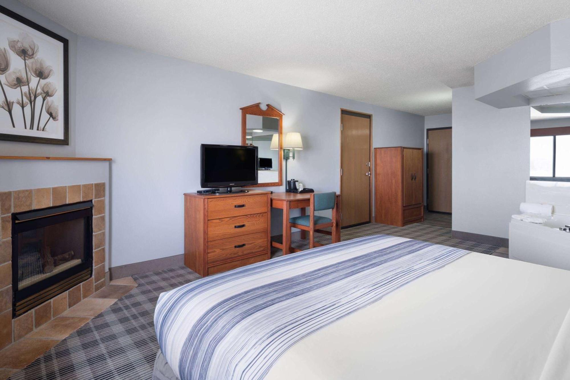 Americinn By Wyndham Stuart Bagian luar foto