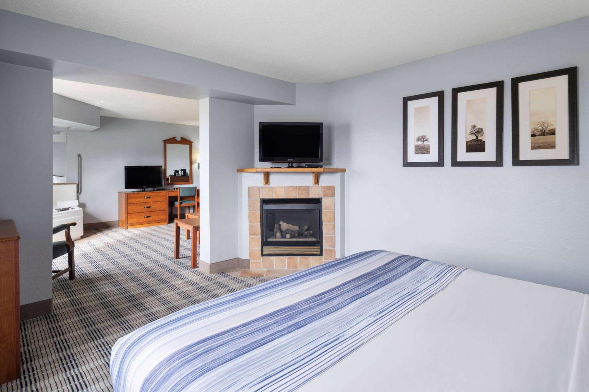 Americinn By Wyndham Stuart Bagian luar foto