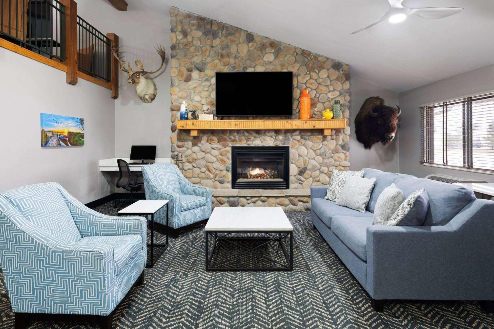 Americinn By Wyndham Stuart Bagian luar foto