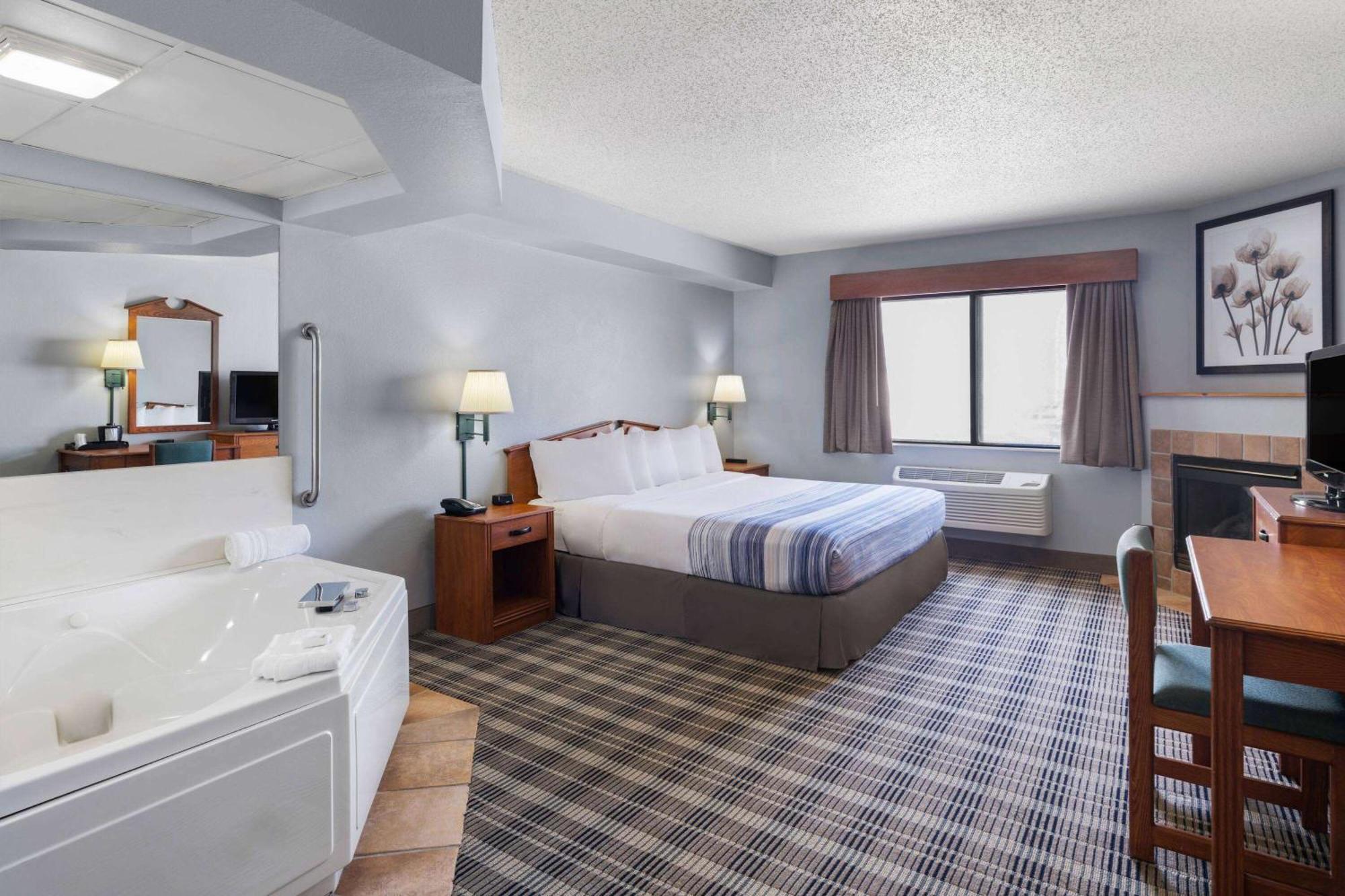Americinn By Wyndham Stuart Bagian luar foto