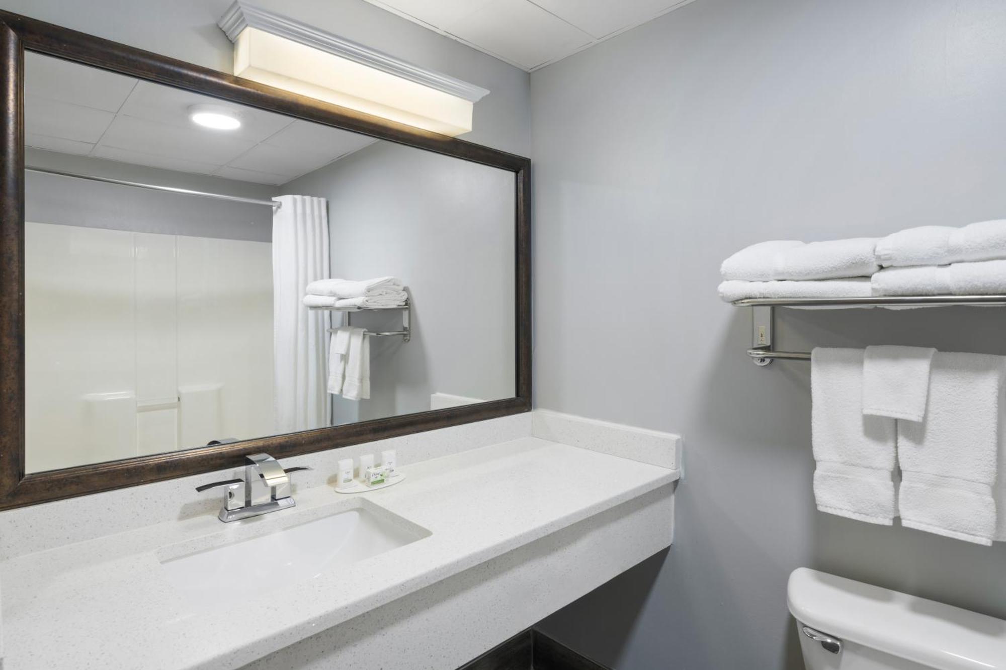 Americinn By Wyndham Stuart Bagian luar foto