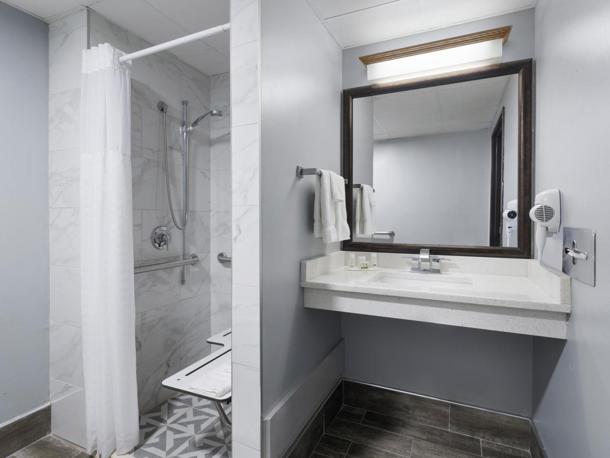 Americinn By Wyndham Stuart Bagian luar foto